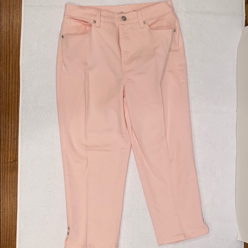 Gloria Vanderbilt pink crop pants